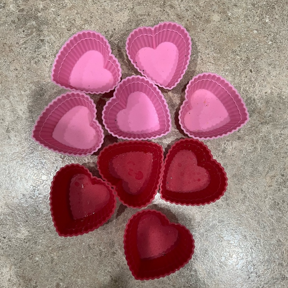 Silicone heart baking cups